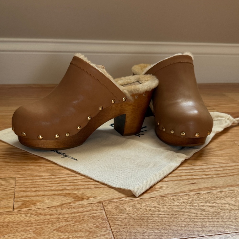 Brown Leather Clogs with Shearling Lining